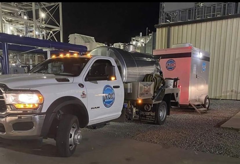 Truck_with_VIP_Trailer_behind_it_1646707536